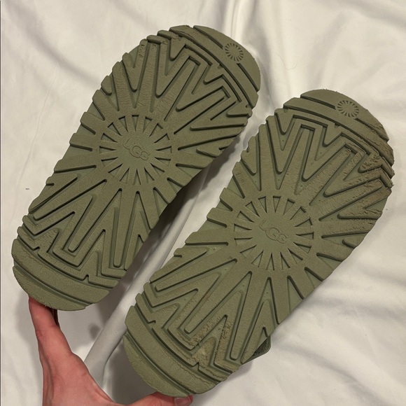 UGG GoldenGlow Platform Sandals - Shaded Clover, 9 - Picture 9 of 11